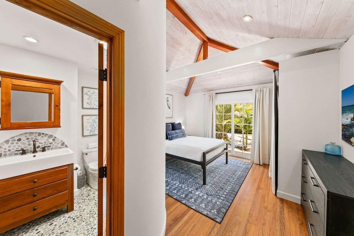 Pacific Beach Oceanfront Compound with Casita gallery image 5