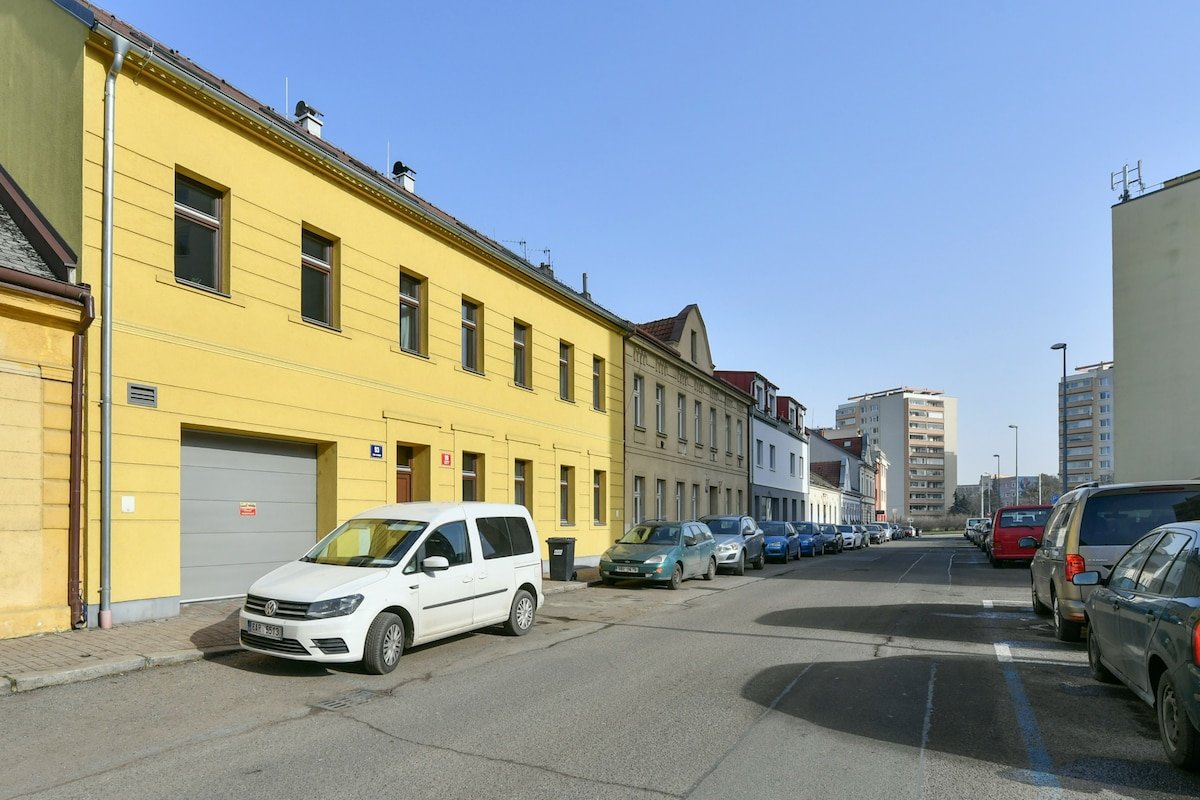 A Modern House with Garden close to Metro station gallery image 5