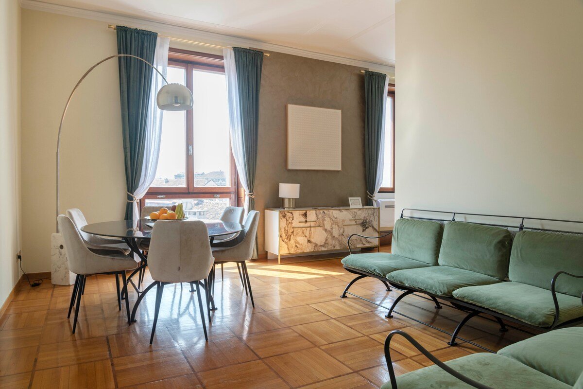Charming Apartment in the Heart of Milan- 6 Guests gallery image 5