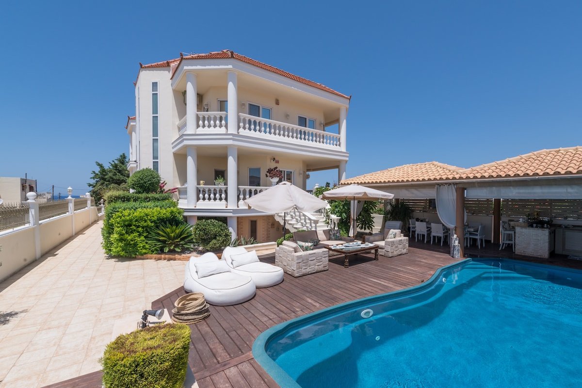 Marilyn Manor, Exclusive Hideaway & Private Pool gallery image 3