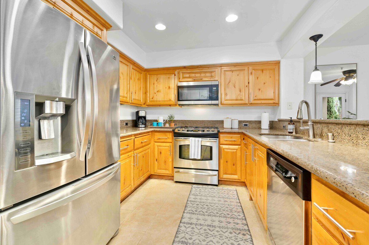 MB Contemporary 4BR/3BA Steps to Sand with Garage gallery image 5