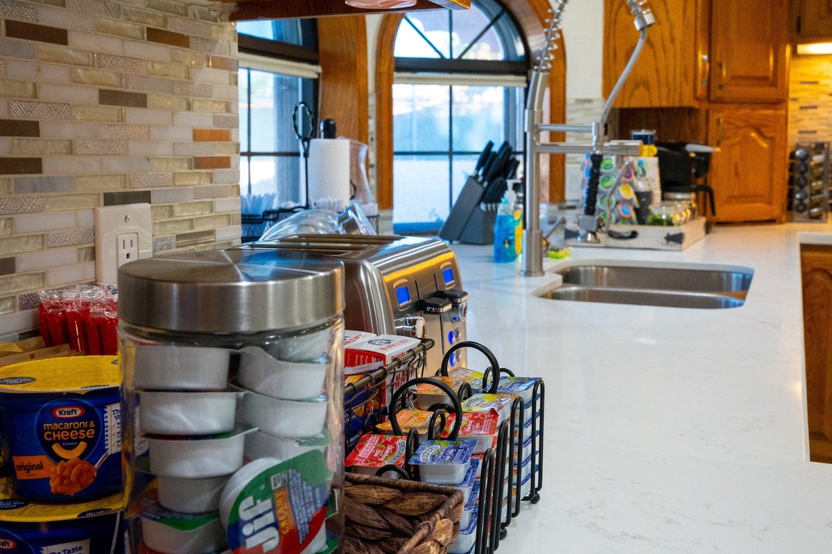 r 10beds, 5.5 bath estate. Incredible amenities! gallery image 5