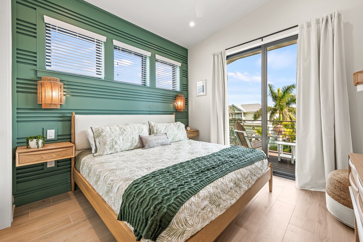 New Home with Incredible Rooftop Deck! – Total gallery image 4