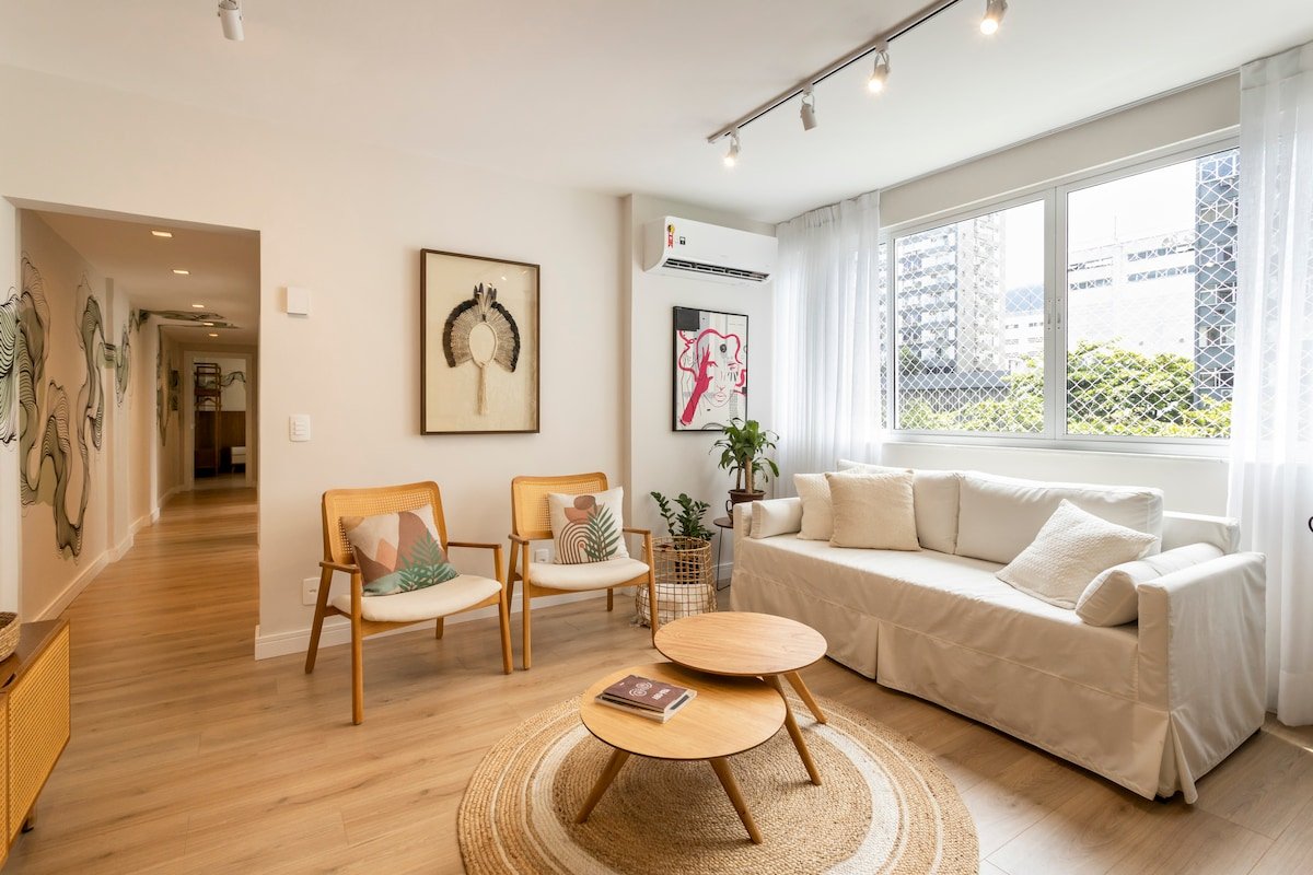 Stay in Leblon: 3-bedroom beach paradise gallery image 4