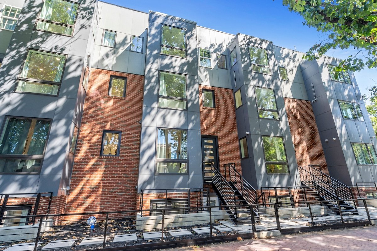 Townhouse at Capitol Hill 3 w/Rooftop Discount gallery image 5