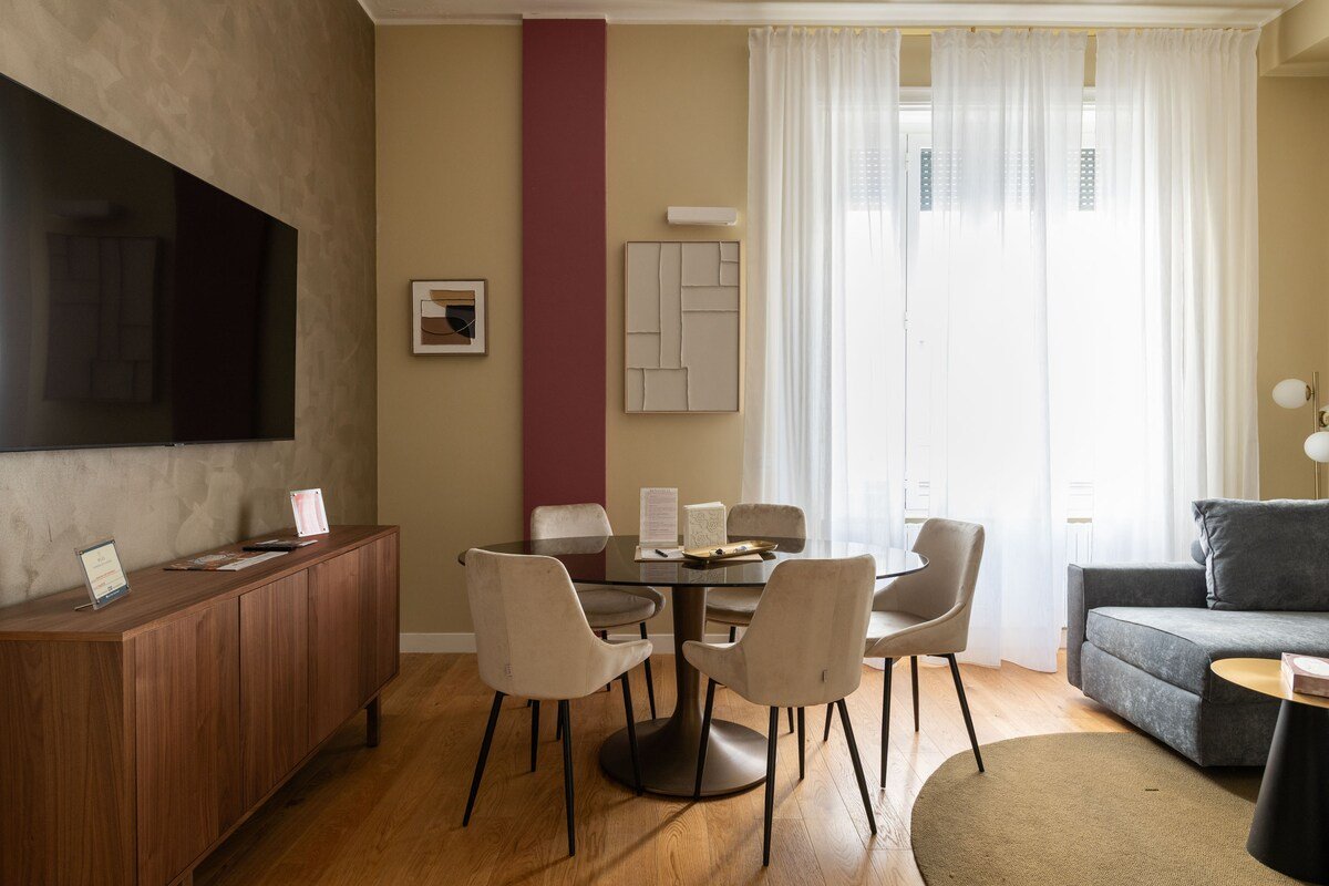 Stunning 7th floor apartment in Duomo – 6 Guests gallery image 5