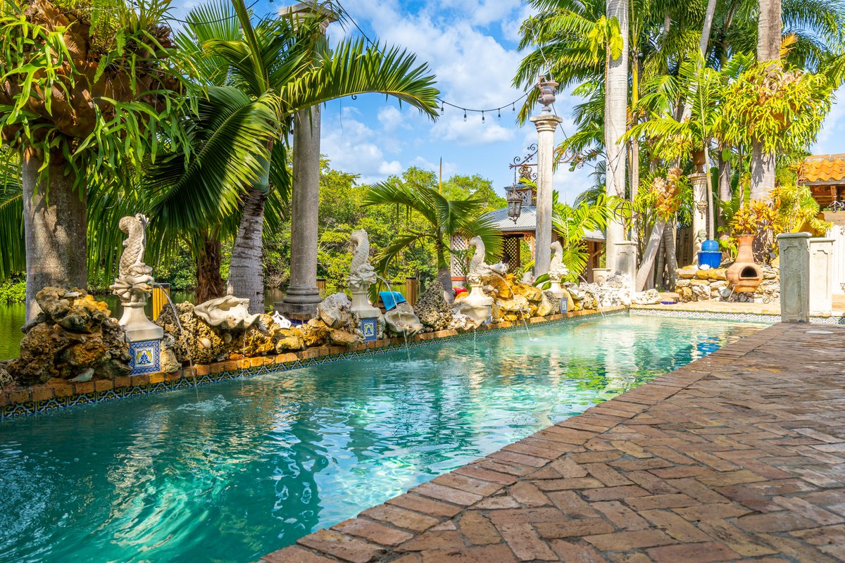 Private Villa: Waterfront, Pool, Tropical Oasis