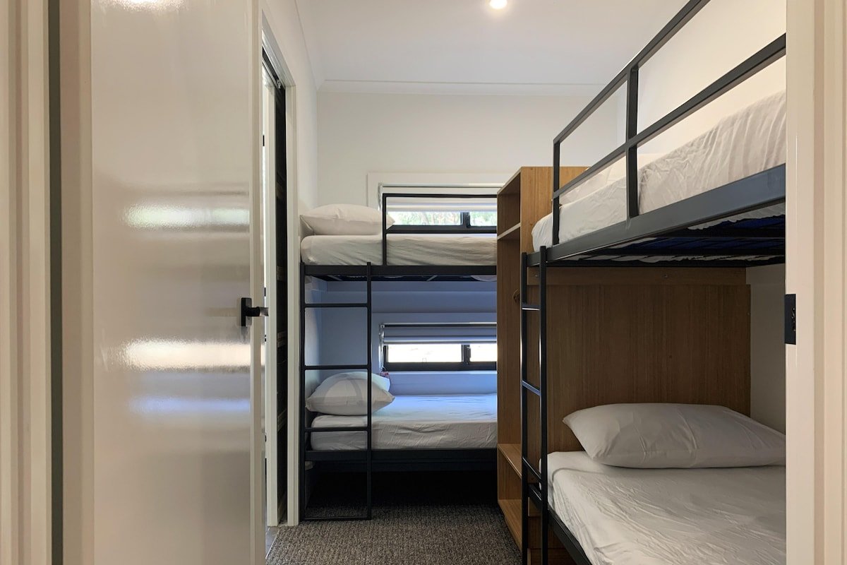 Superior Family Cabin (Sleeps 6) gallery image 3