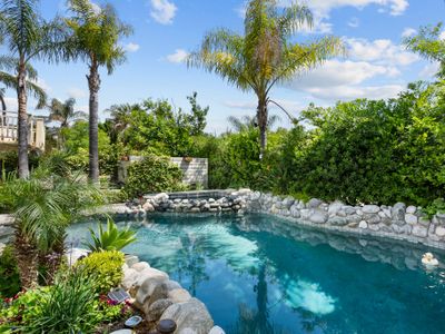 Newly remodeled home w pool/spa