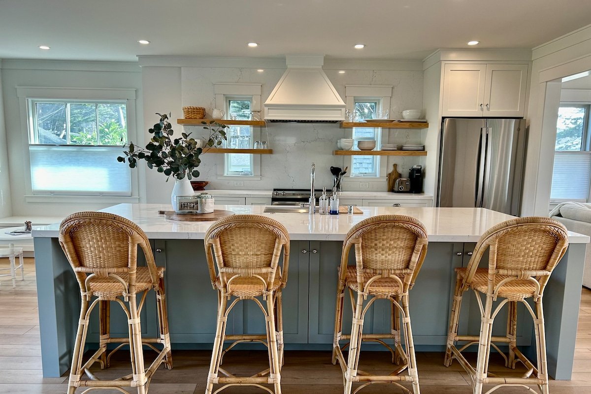 Walk to the Beach Bungalow-near Half Moon Bay, SF gallery image 3