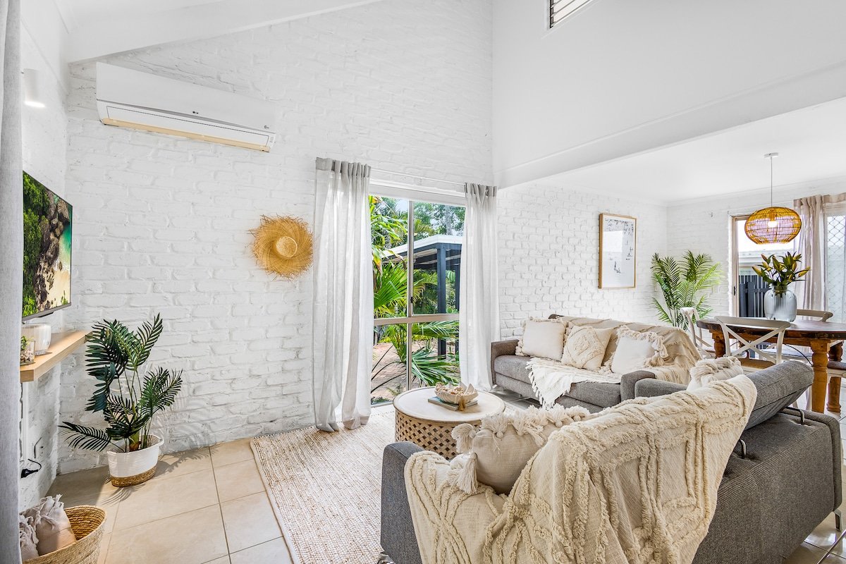 4 homes on 1 large block (sleeps 16) with pool gallery image 5