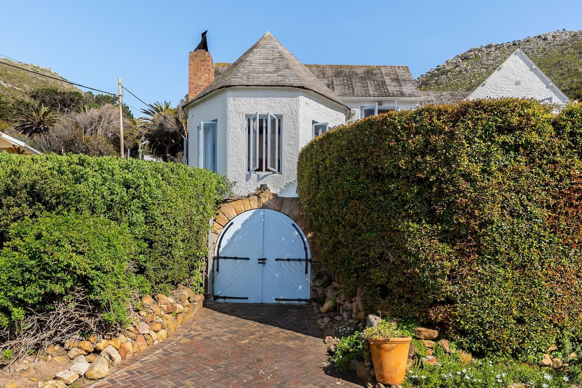 The Rafters Villa I Kalk Bay I HotTub I Sea Views gallery image 5