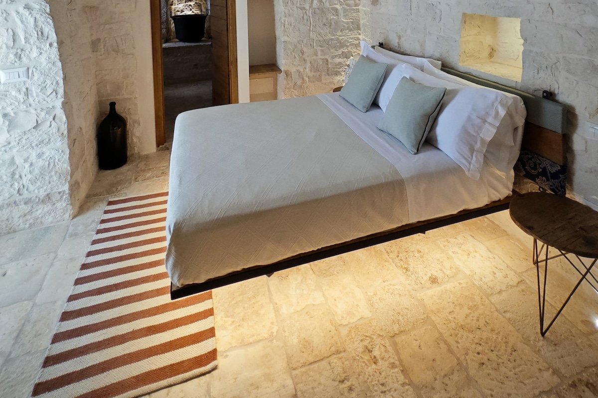 Exclusive authentic Trulli con Piscina gallery image 4