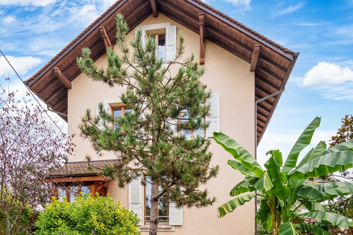 Full house very close to center & public transport gallery image 2