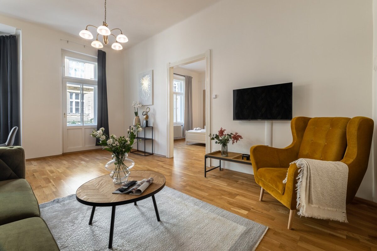 Spacious 2-bedroom apartment in Old Town gallery image 3