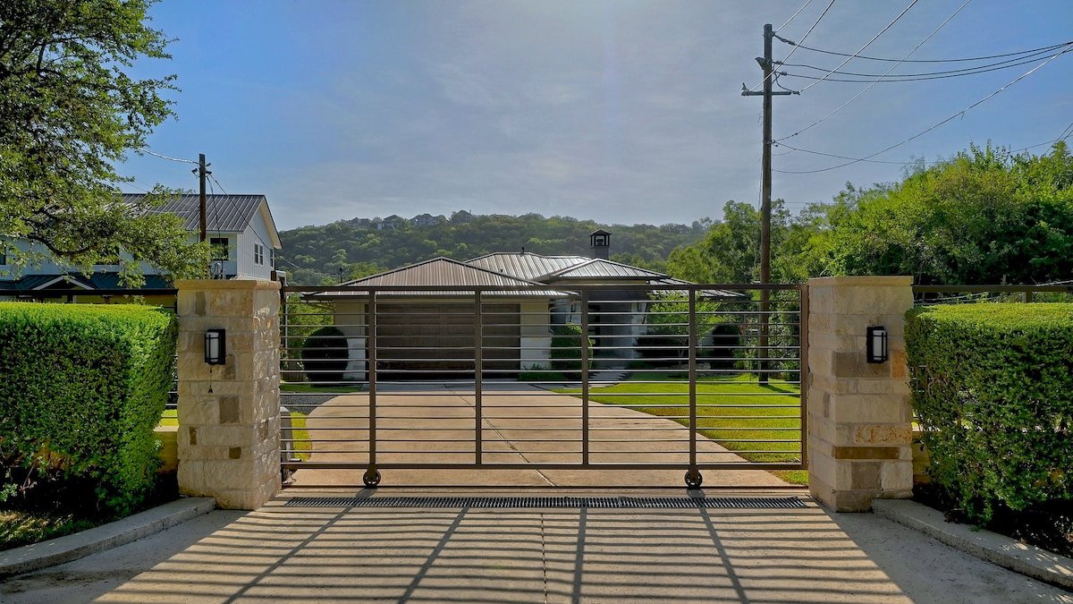 Lakefront Holiday Retreat with Private Mini Beach! gallery image 4