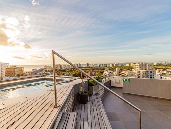 9 On S - communal swimming pool