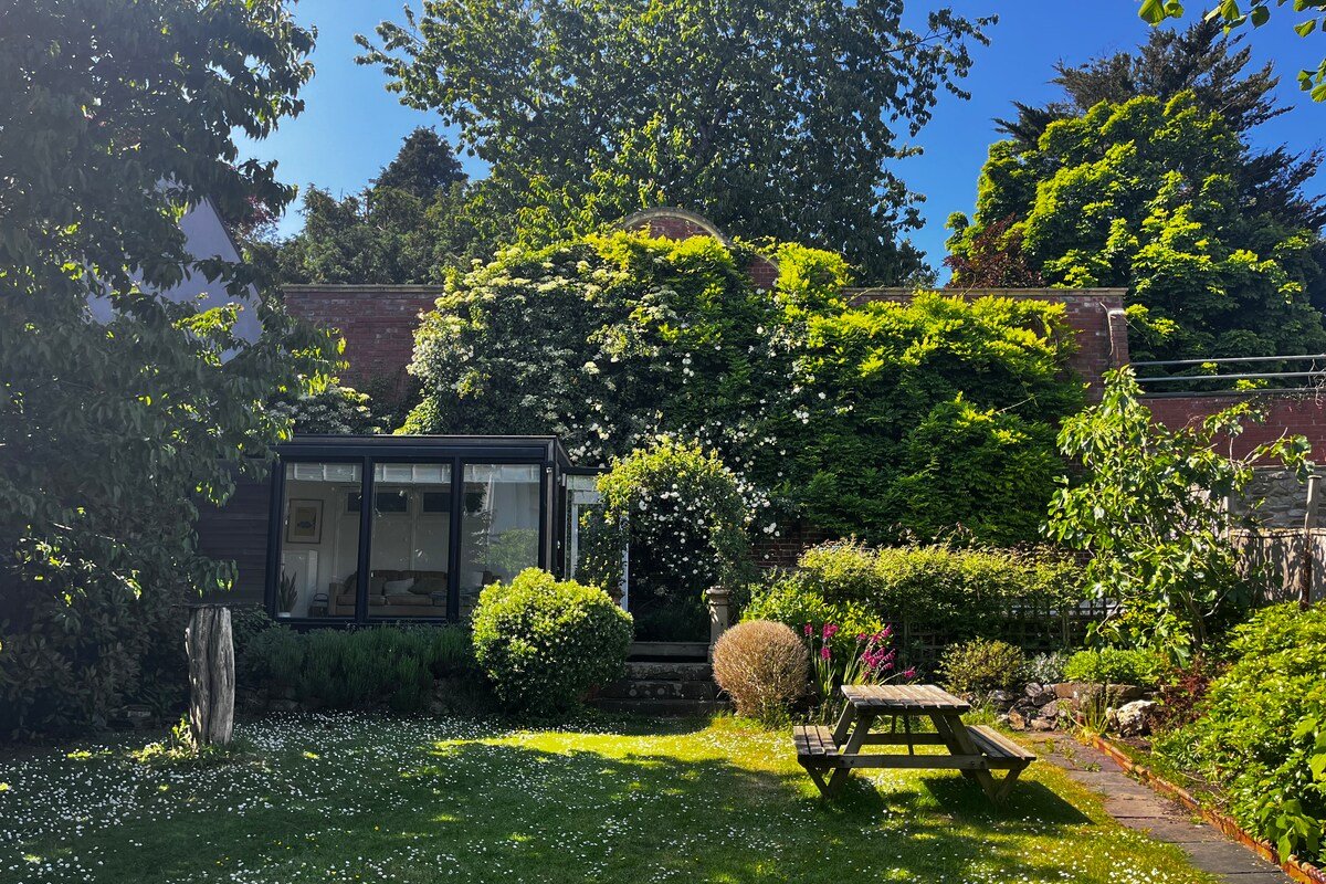 Enchanted Garden Getaway gallery image 4