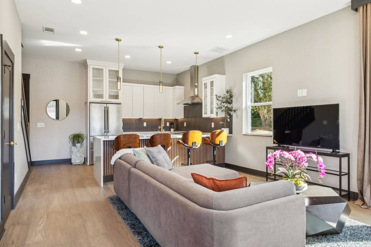 Double the fun! Sleeps 24! gallery image 5