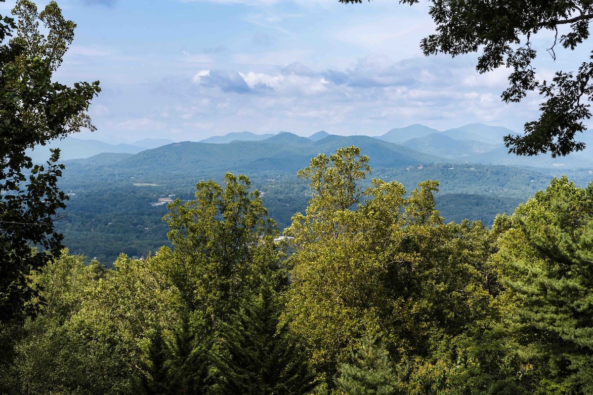 Luxury 7 bedroom home with spectacular views gallery image 5