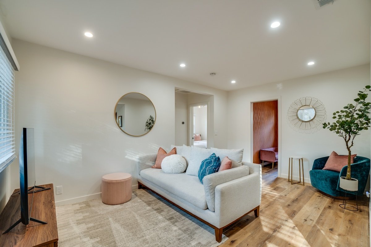 Stylish Home Office • Walk to Shops • Fenced Yard gallery image 2