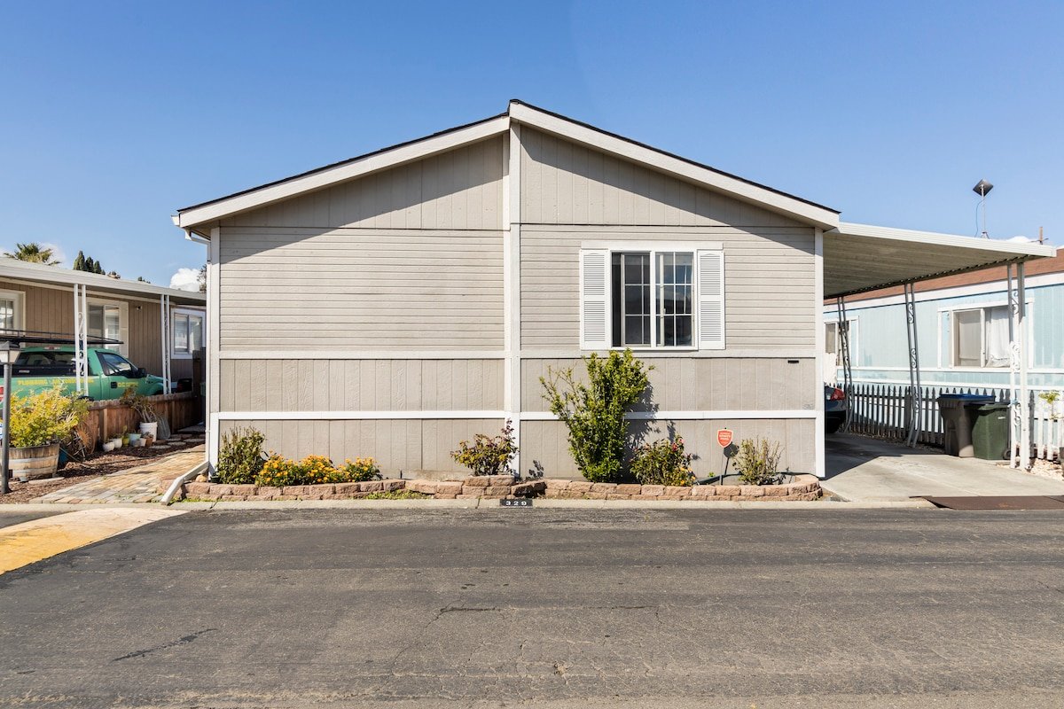 Private Master Bedroom with Bath gallery image 3