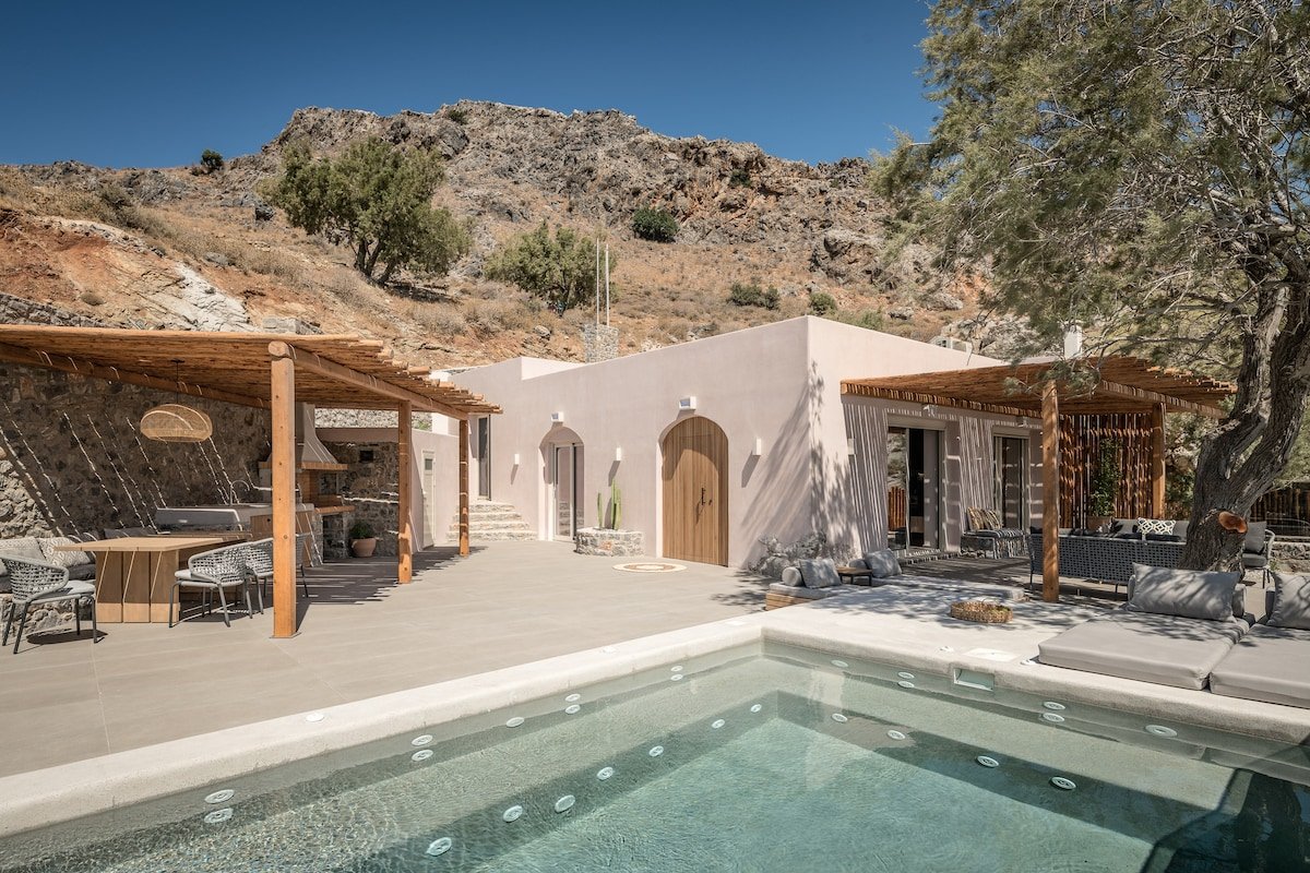 Isla Beach House, a Timeless Retreat gallery image 4