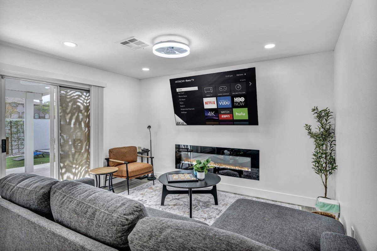 Vegas Haven Pool Spa Game Room gallery image 4