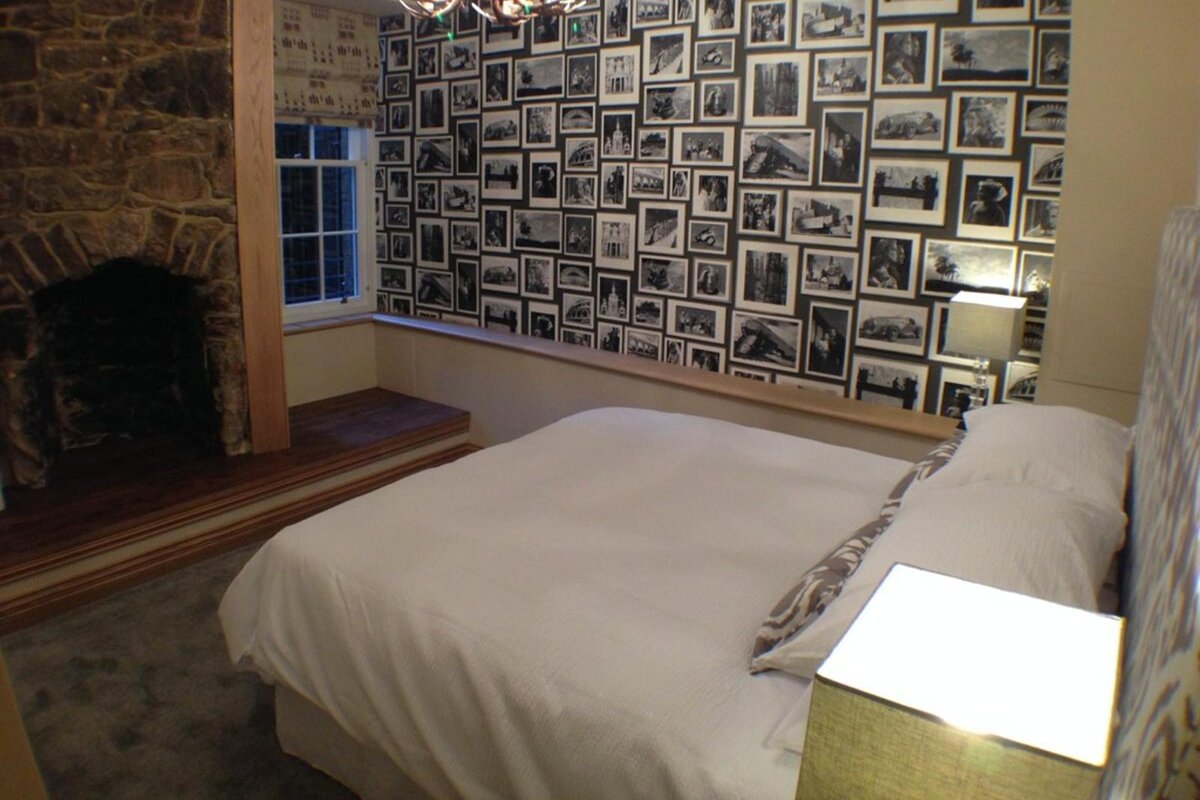 Royal Mile near Edinburgh Castle gallery image 4