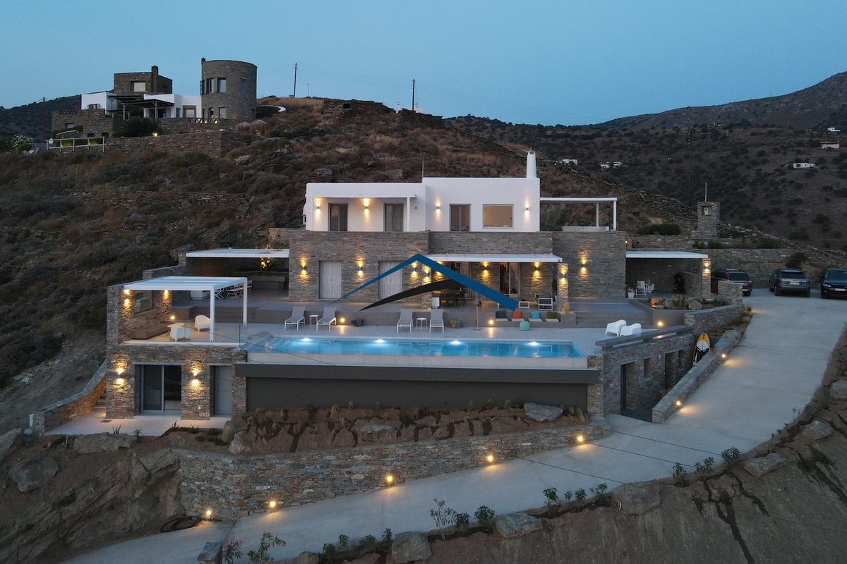 Luxurious villa with a large pool and sea view