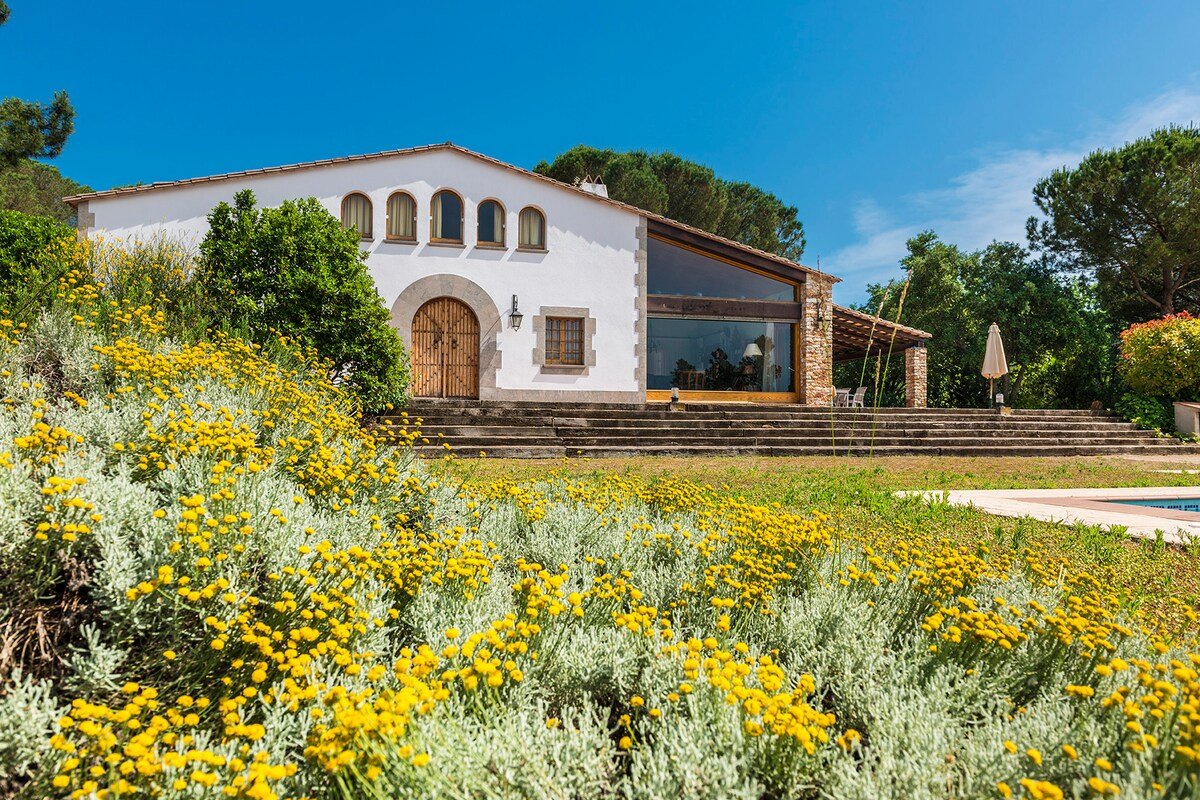 Mas Ginestera – Exclusiva Masia en Llambilles gallery image 3