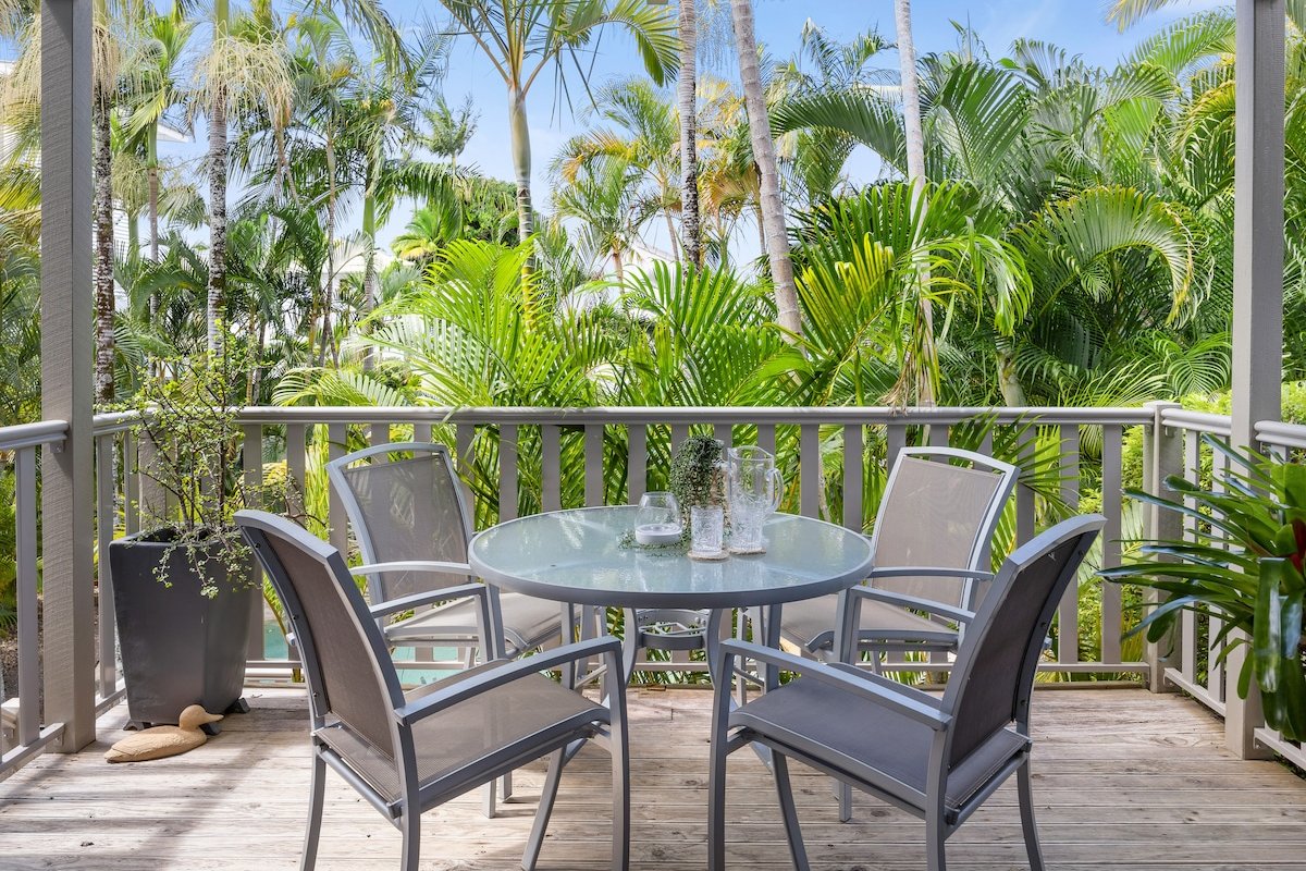 Tropical 2 bed executive , only metres to River gallery image 4