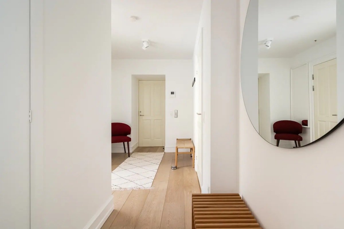 Dinesen Collection Kings Square Condo gallery image 5