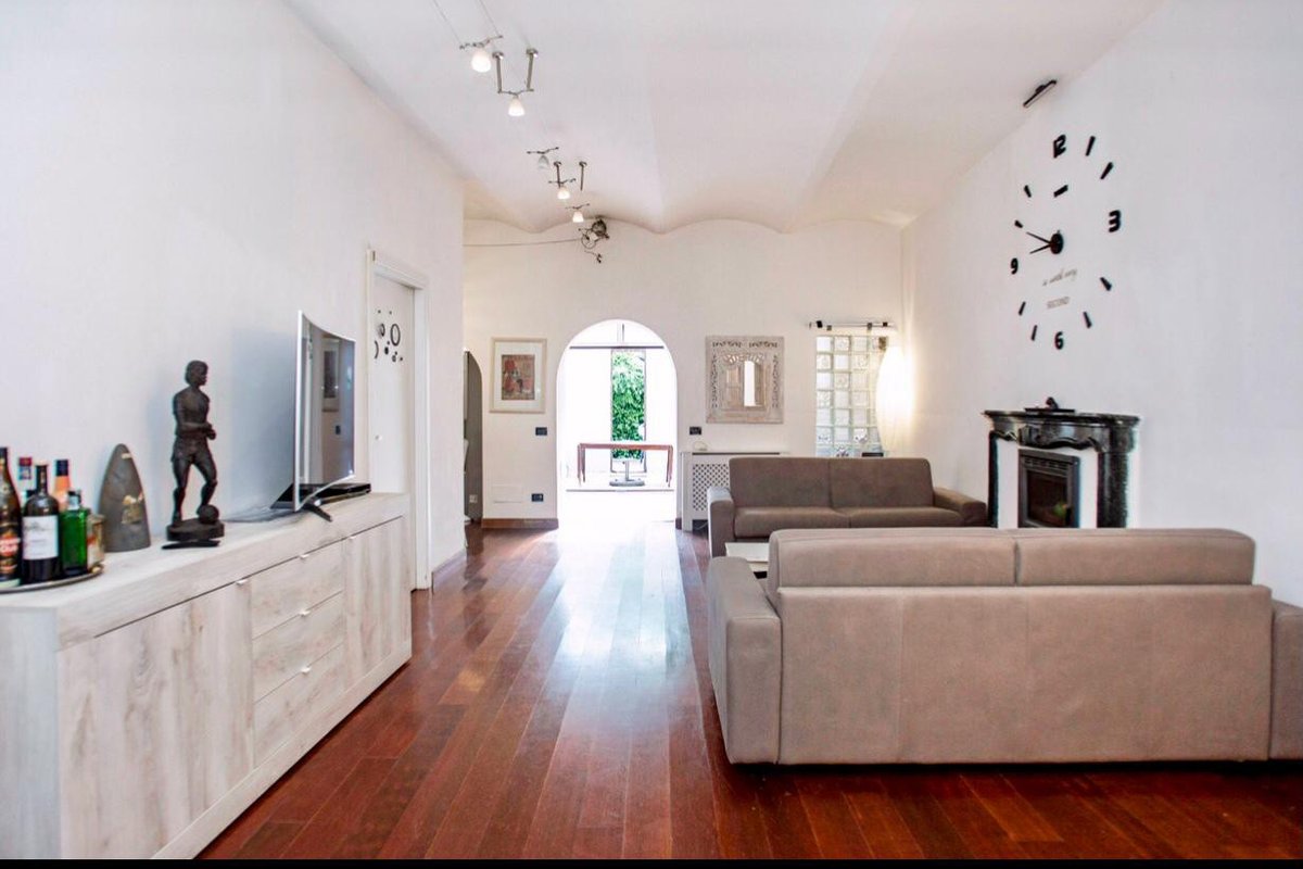 Montestella – Casa Indipendente, Milan