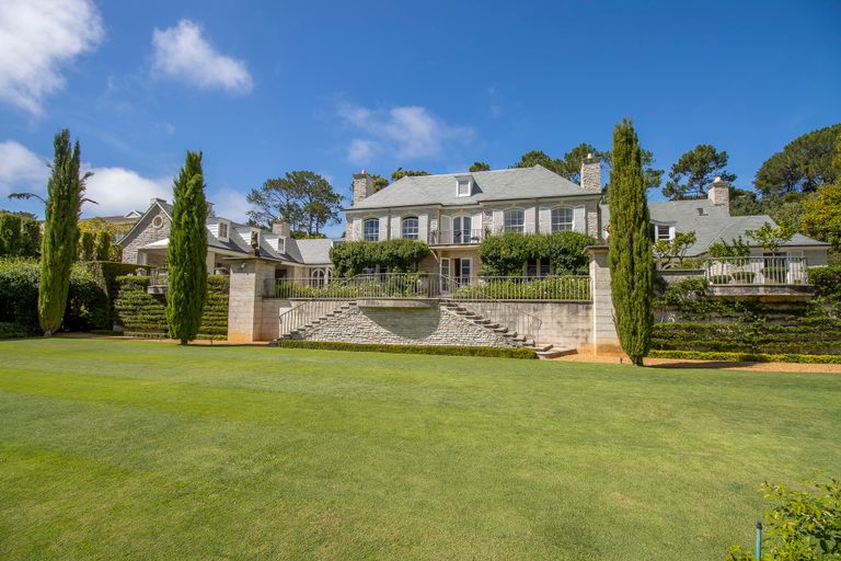 Villa Deluxe featured image