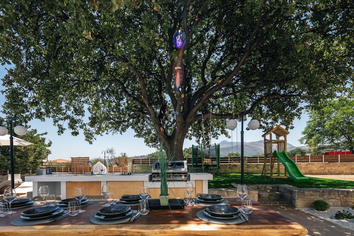 Heated pool, playground, kids pool, close to beach gallery image 4