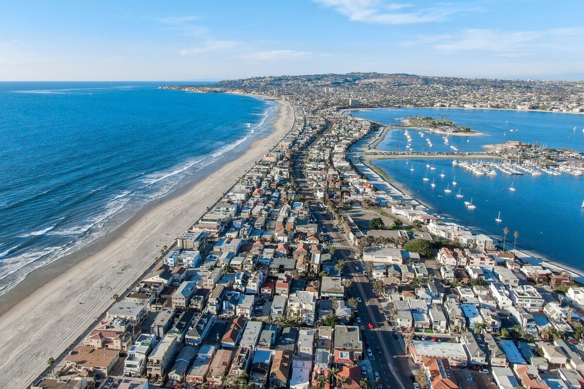 Huge 6/Bed 6/Bath Steps From the Beach gallery image 4