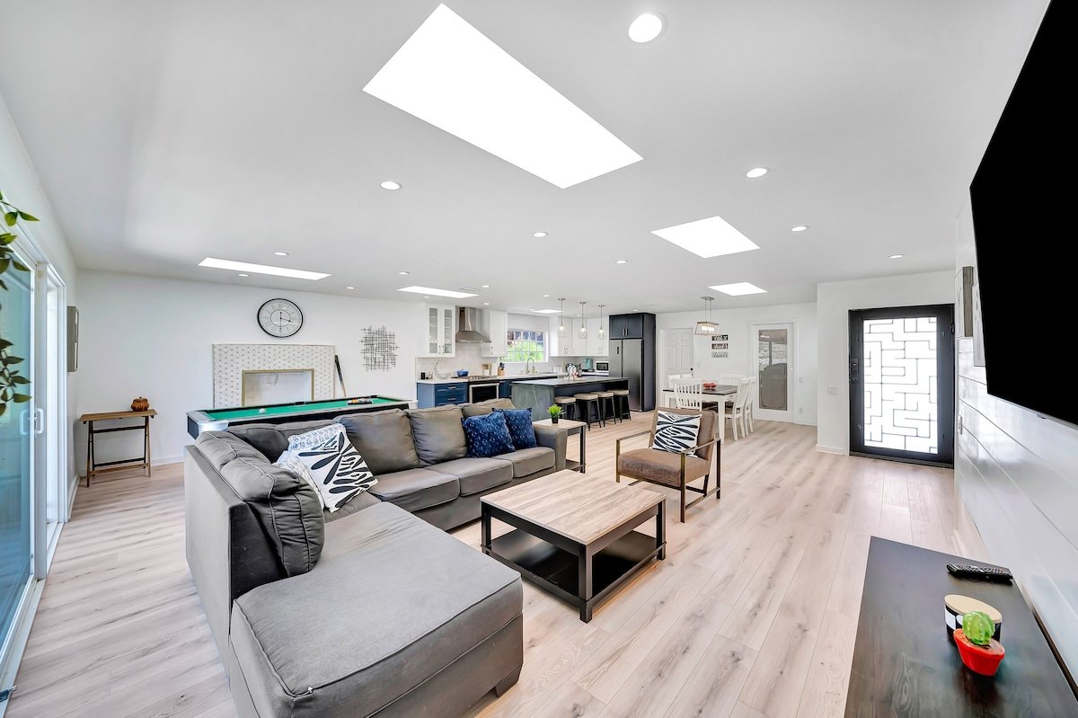 Luxury new remodeled Calabasas 4bd home gallery image 4