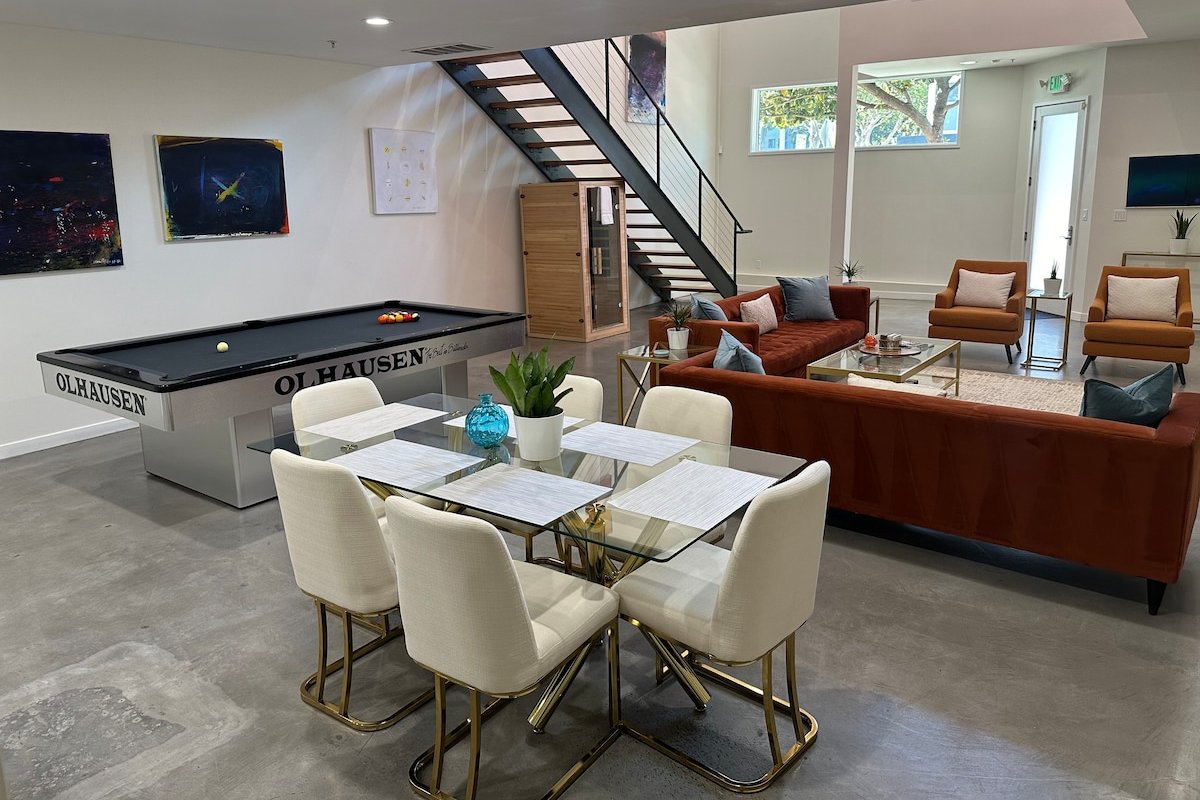 2500 ft² w/ Pool Table, 2 King Bds, Sauna, 85″TV gallery image 4