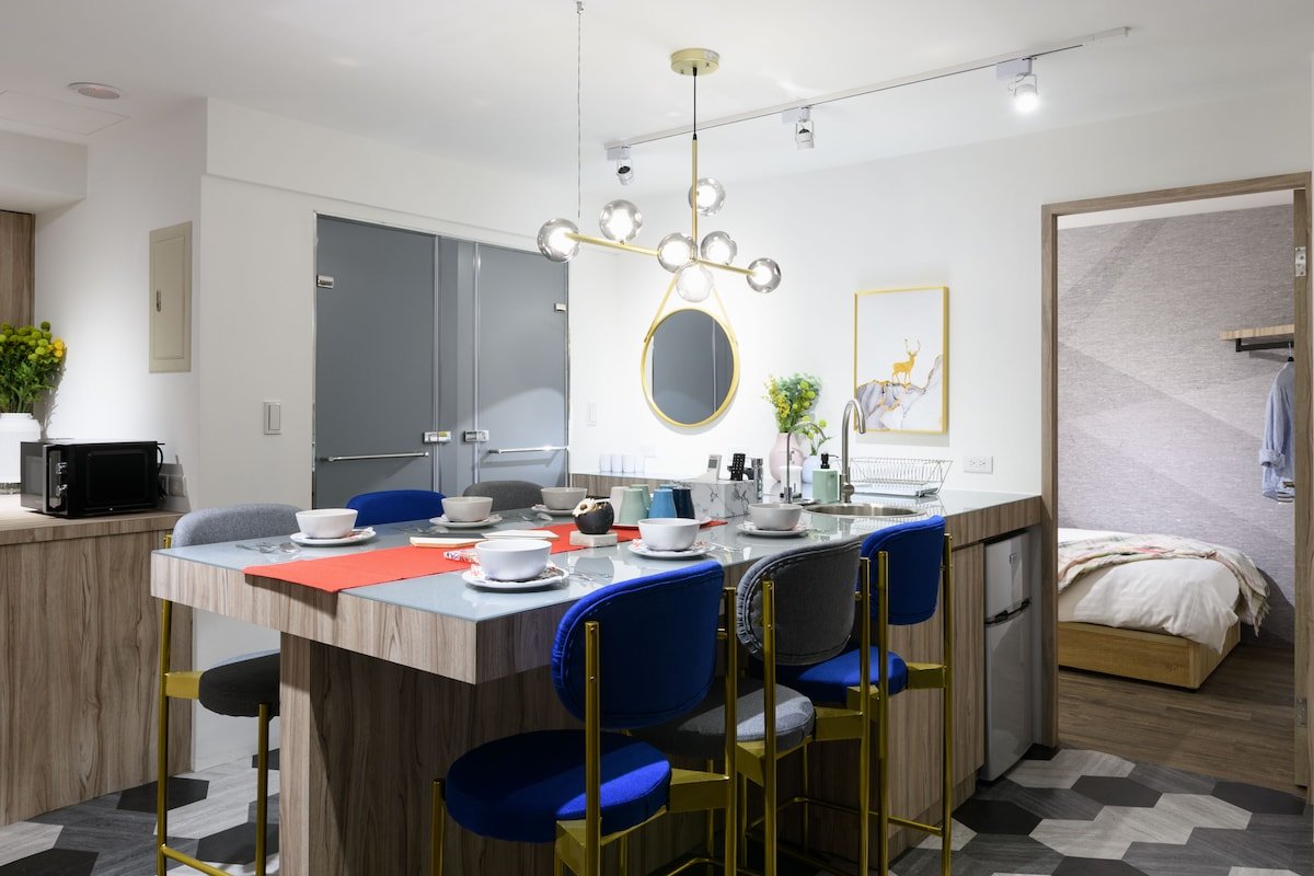 【時尚中島派對六人房】#6人房#台北車站MRT#三間獨立臥室#中島吧檯#Netflix gallery image 4