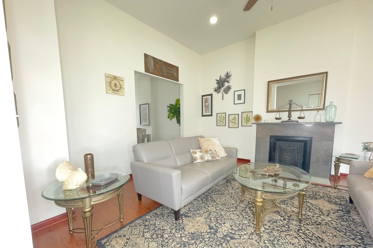 Spacious 7-BR House for 13 Guests, Prime Location