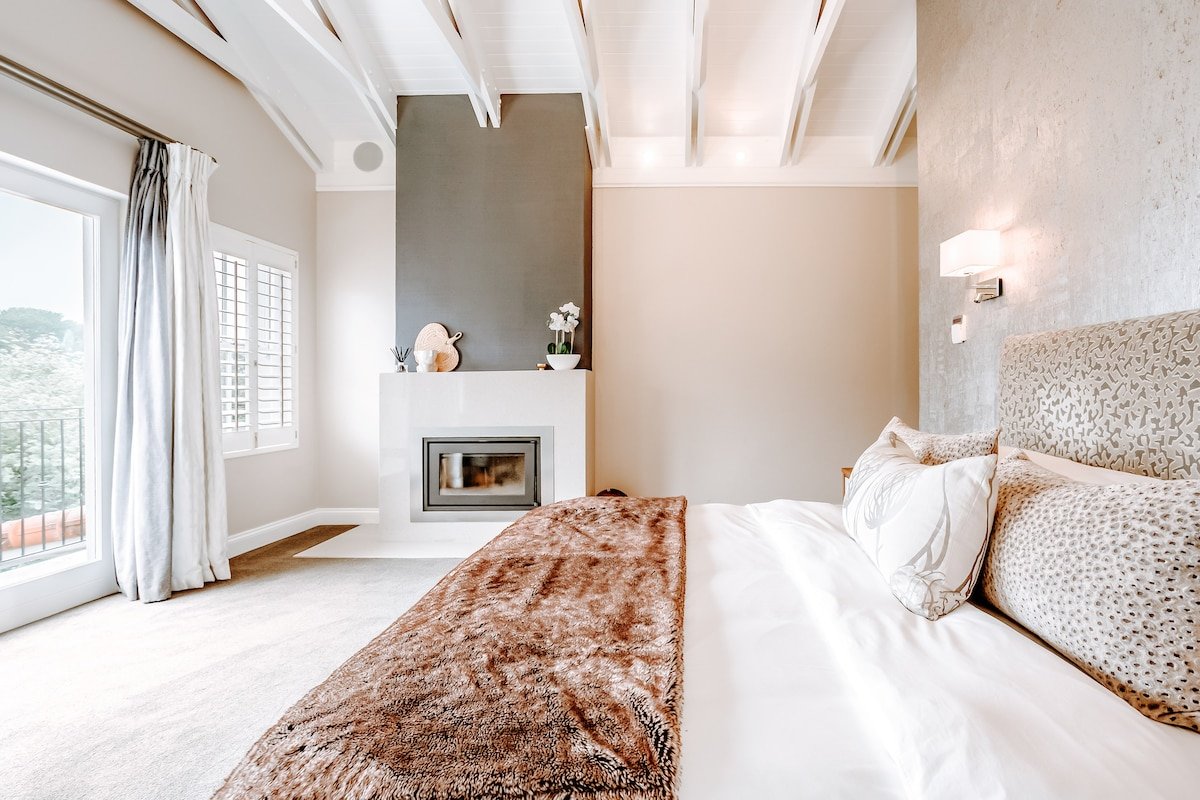 Spacious Family Home | Beautiful Gardens | Secure gallery image 4