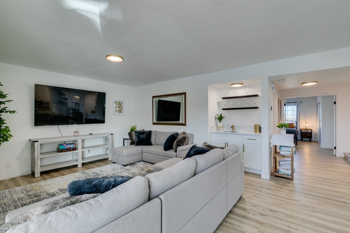 Vegas Oasis: Pool, Hot Tub, Near Strip & Stadiums gallery image 4