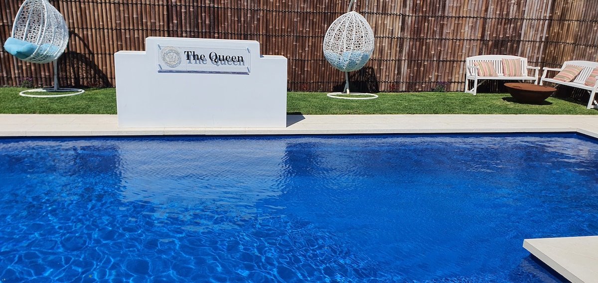 “The Queen” Exquisite house with Private chef gallery image 5