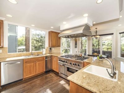 20 Mins to Stanford – Modern Hidden Hideaway