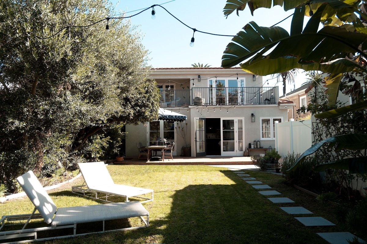 3600 sq foot Luxury Spanish Pool Mansion gallery image 2