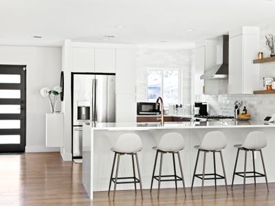 UpscaleArea-GreatYard-BrandNew-MidwayHollowStunner