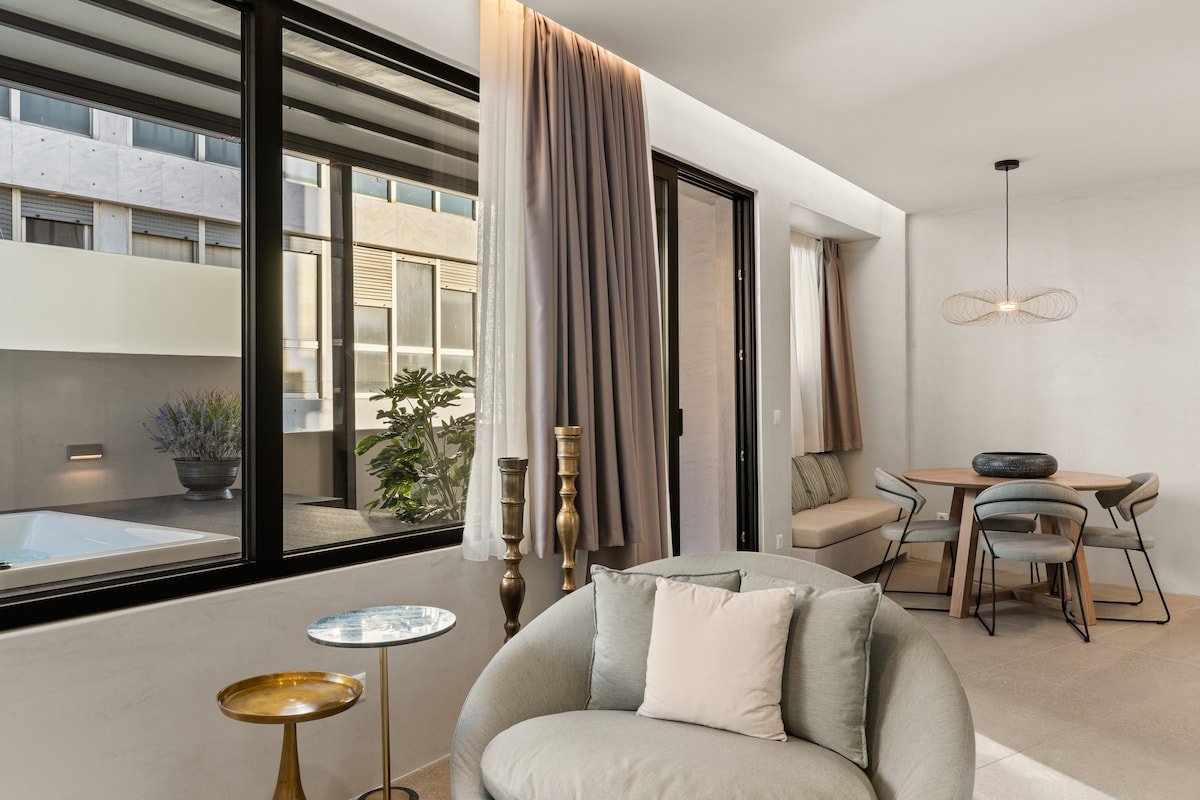 Syntagma residence with private heated jacuzzi gallery image 4