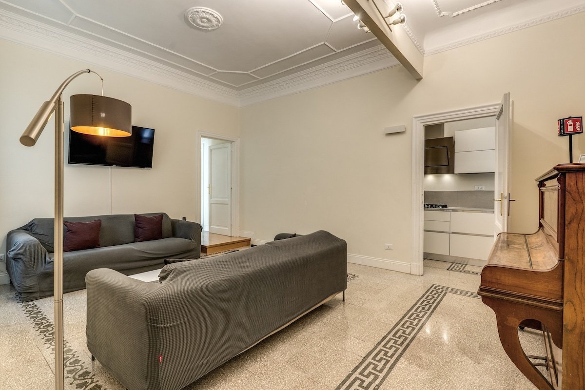 Modern Apartment Quirina 300 mt from Vatican gallery image 5