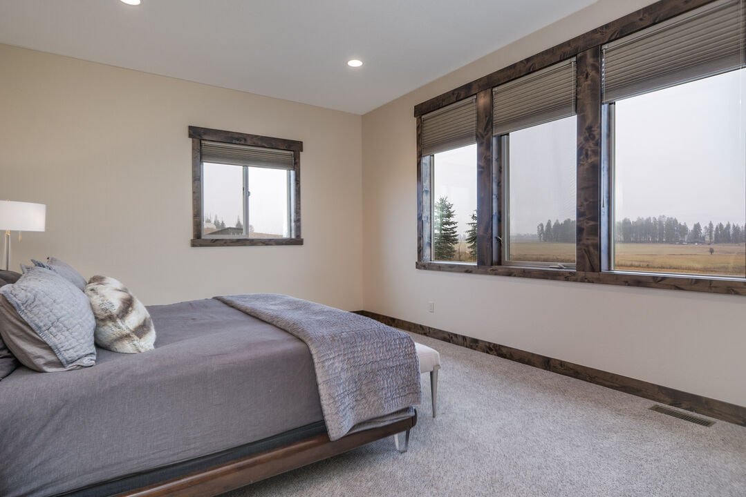 New! Private Hot Tub, and Stunning Views gallery image 4